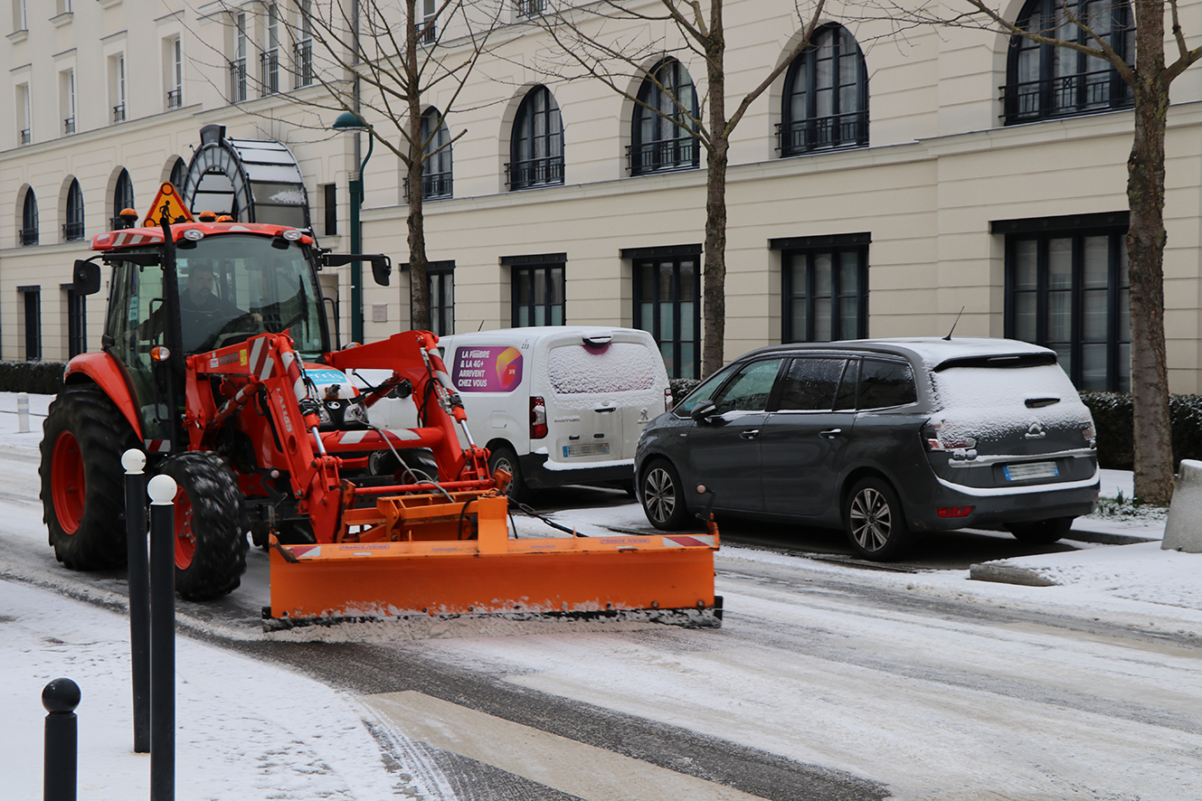 Comment Le Salage Des Routes Permet-il D'éviter Le Verglas